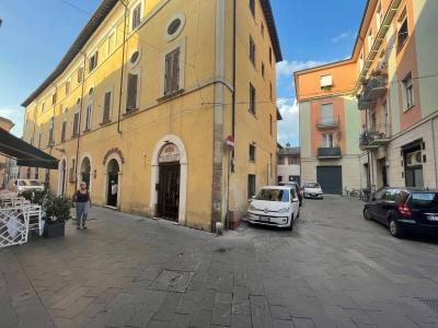 NEGOZIO AFFITTO TERNI CENTRO STORICO