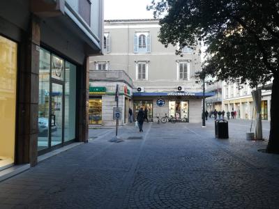 NEGOZIO AFFITTO TERNI