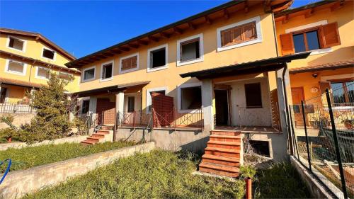 VILLA A SCHIERA VENDITA MAGIONE