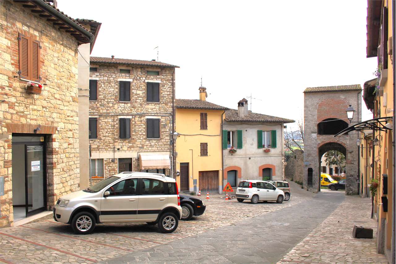 NEGOZIO AFFITTO TODI