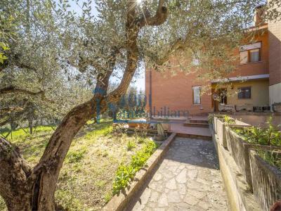 VILLA A SCHIERA VENDITA TODI