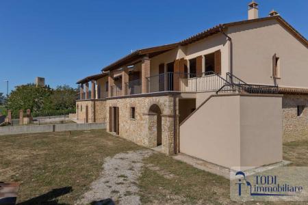 VILLA PORZIONE VENDITA TODI