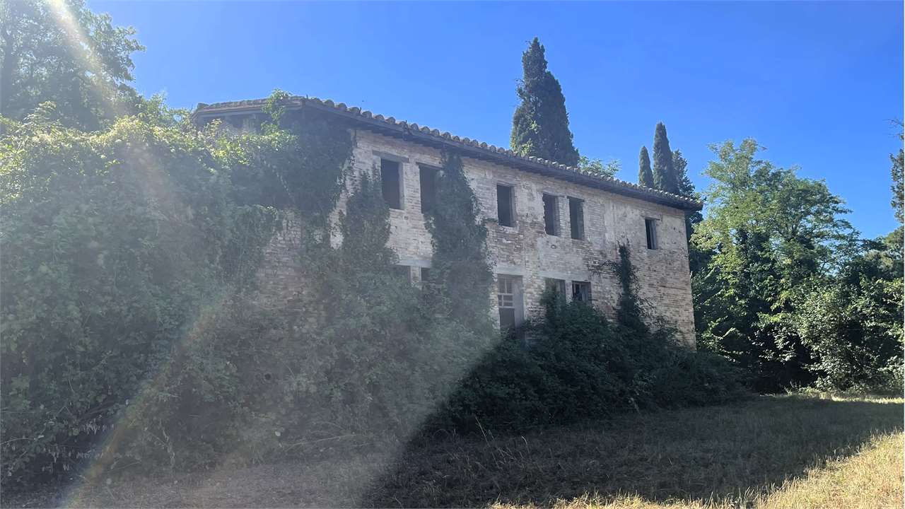 RUSTICO - CASALE VENDITA DERUTA CASALINA