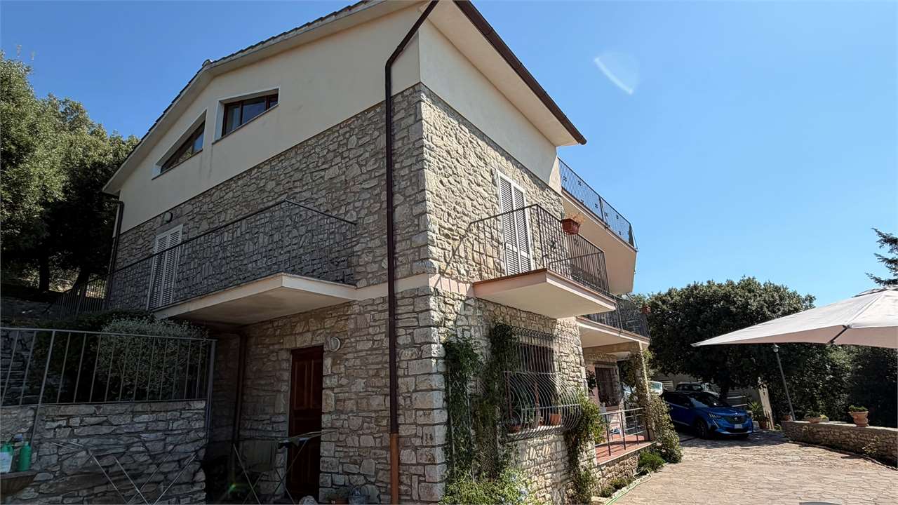 VILLA VENDITA PERUGIA TRINITA