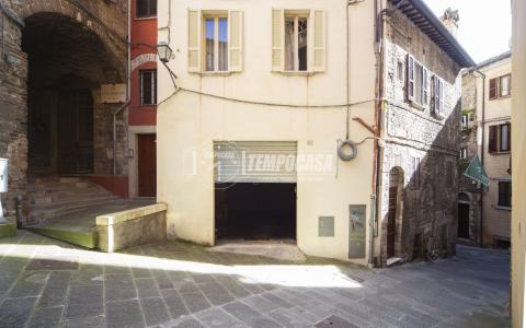BOX - GARAGE VENDITA PERUGIA CENTRO STORICO