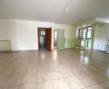 NEGOZIO VENDITA PERUGIA PONTE DELLA PIETRA