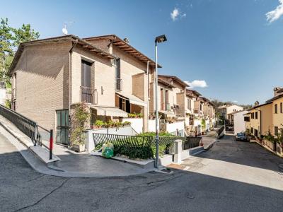 VILLA A SCHIERA VENDITA ASSISI