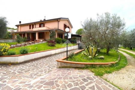 VILLA BIFAMILIARE VENDITA TERNI CESURE VALENZA