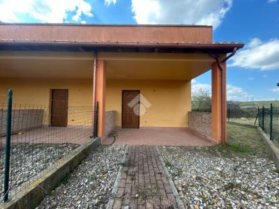 VILLA A SCHIERA VENDITA MONTECASTRILLI