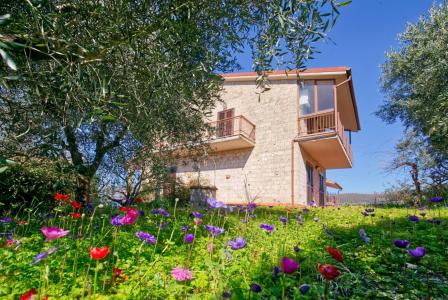 VILLA A SCHIERA VENDITA STRONCONE
