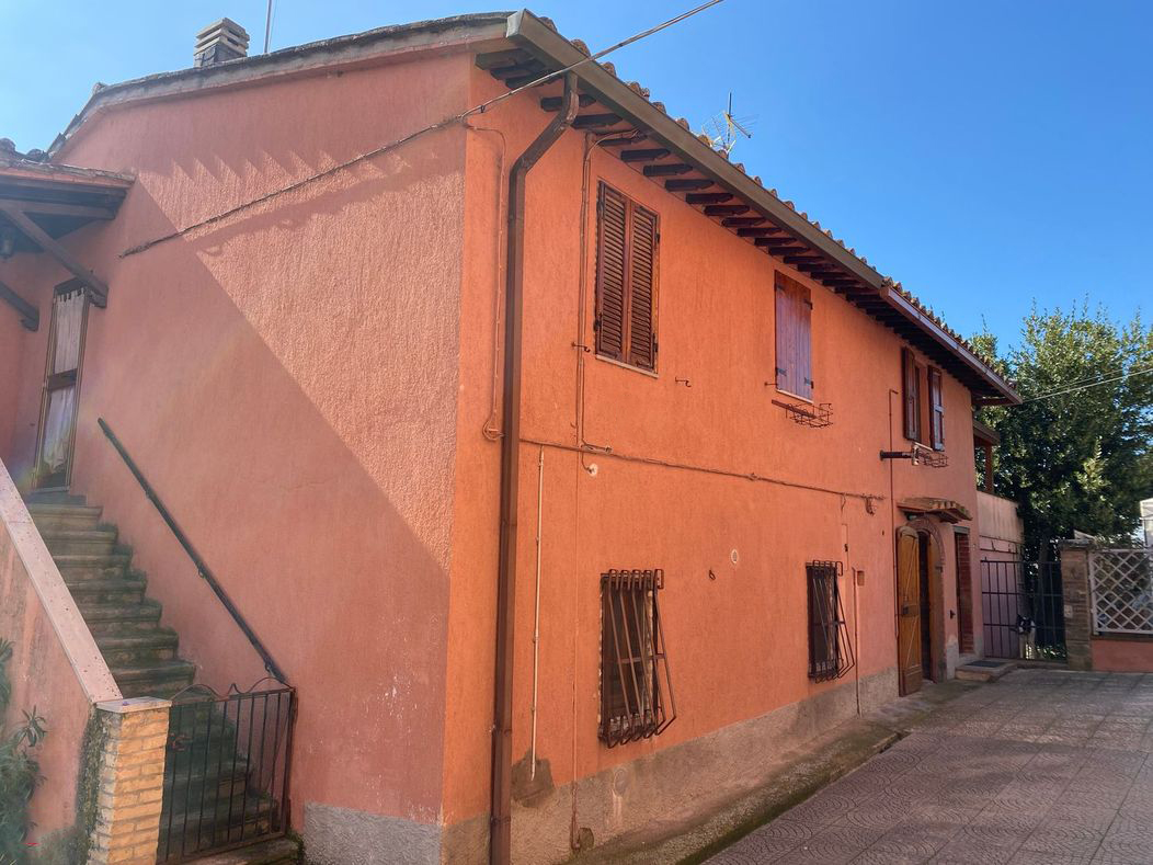 PORZIONE DI CASA VENDITA TORGIANO