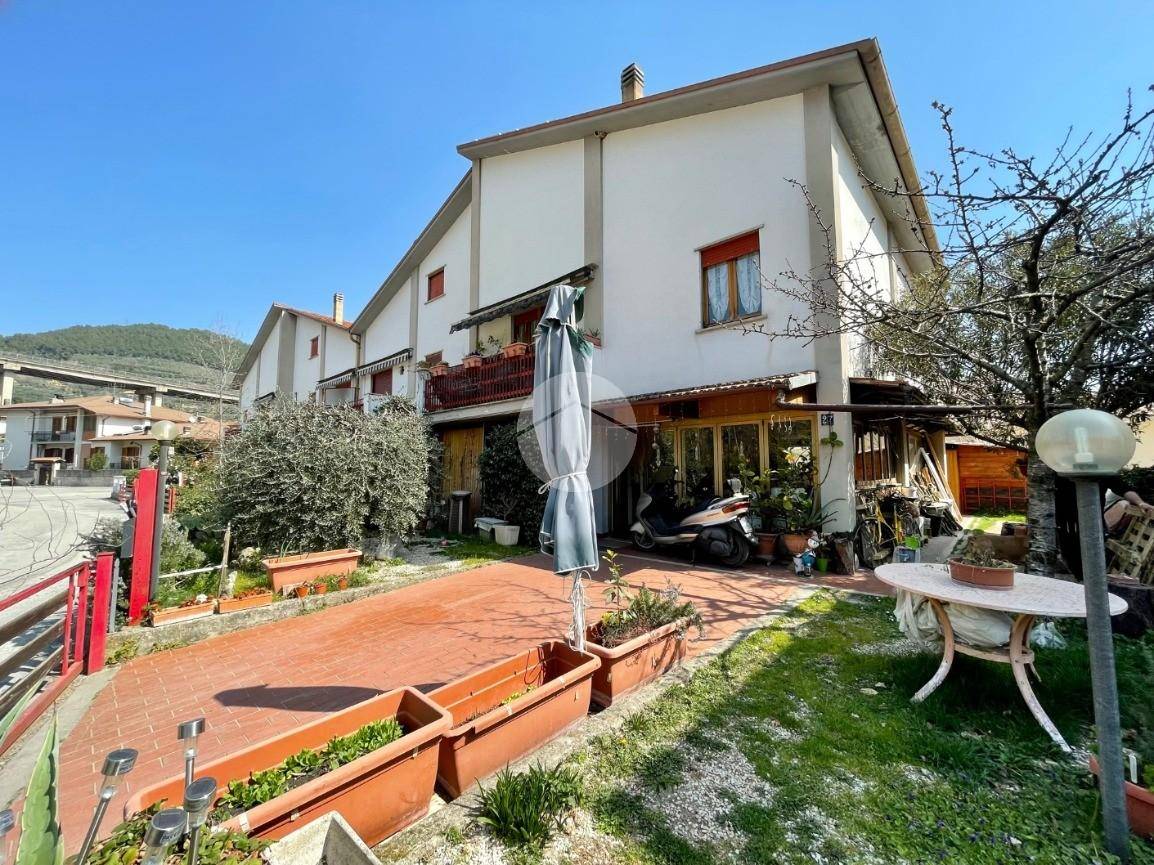 VILLA A SCHIERA VENDITA TERNI VALSERRA