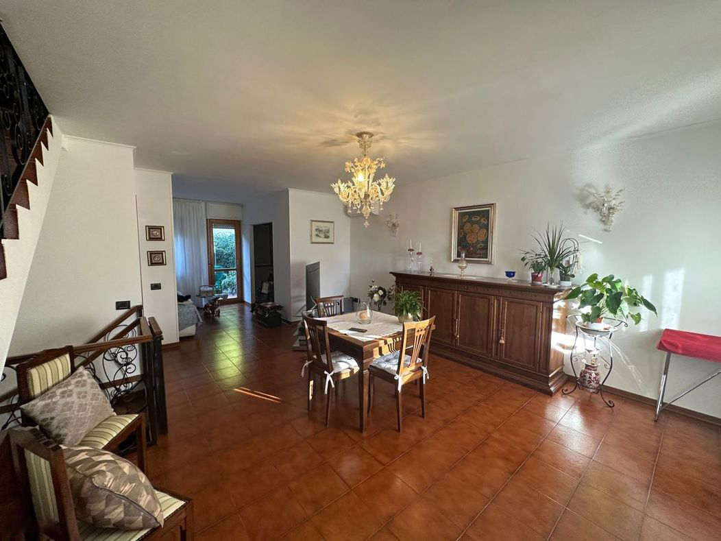 VILLA A SCHIERA VENDITA TERNI