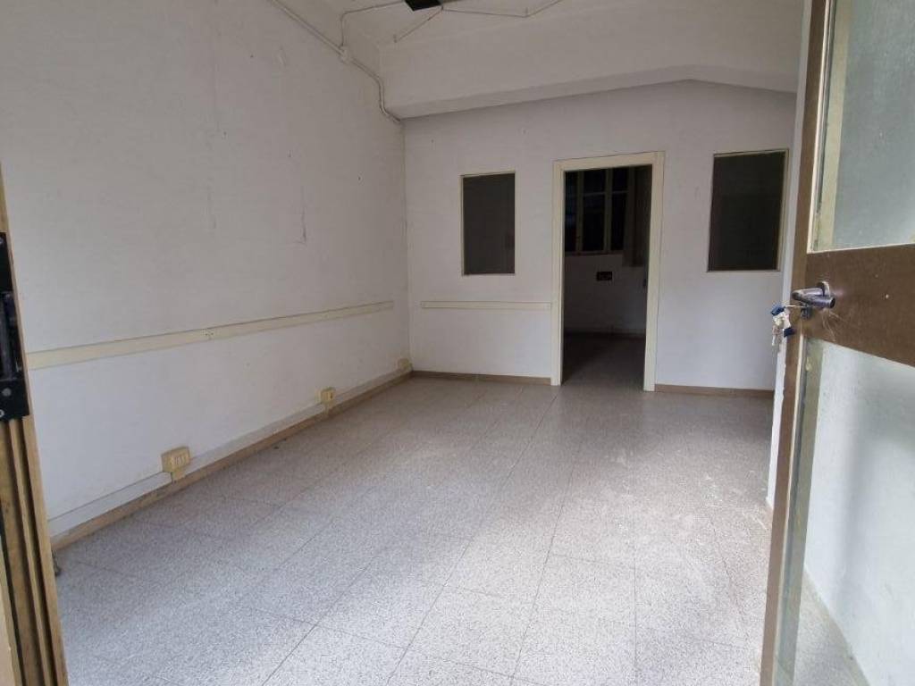 NEGOZIO AFFITTO PERUGIA PONTE VALLECEPPI