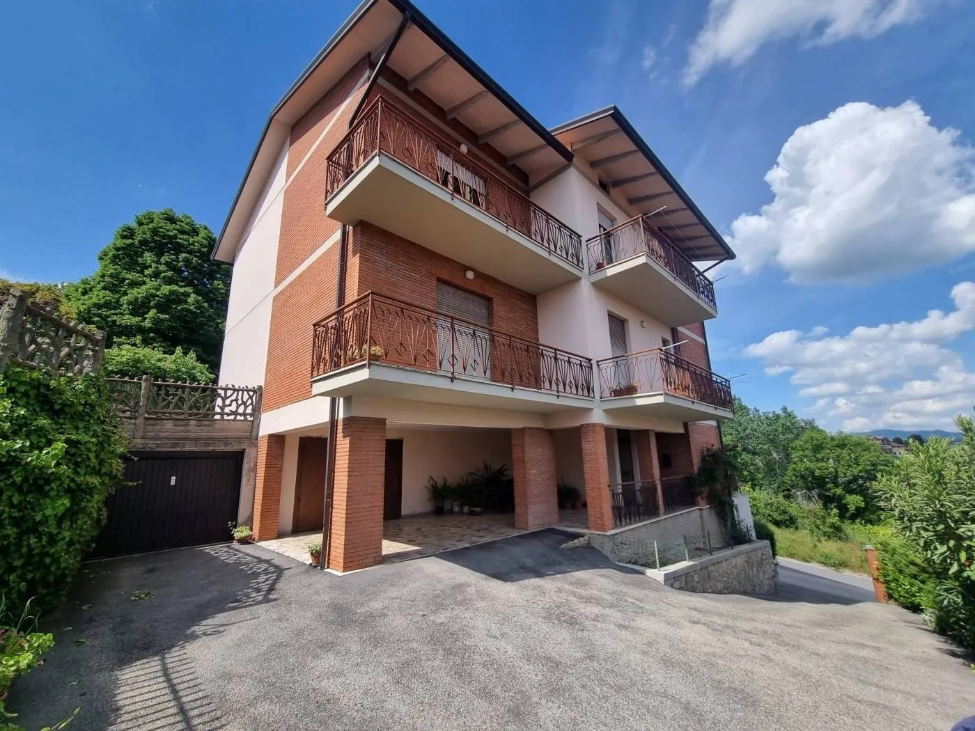 VILLA VENDITA PERUGIA PONTE FELCINO