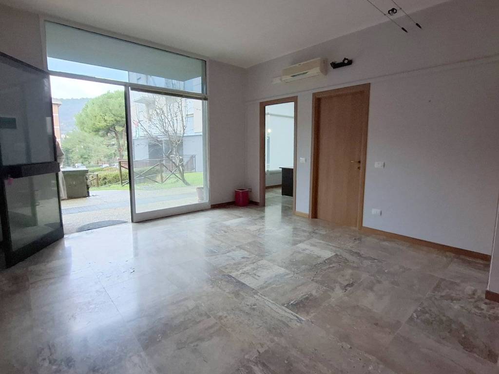 NEGOZIO VENDITA PERUGIA FERRO DI CAVALLO