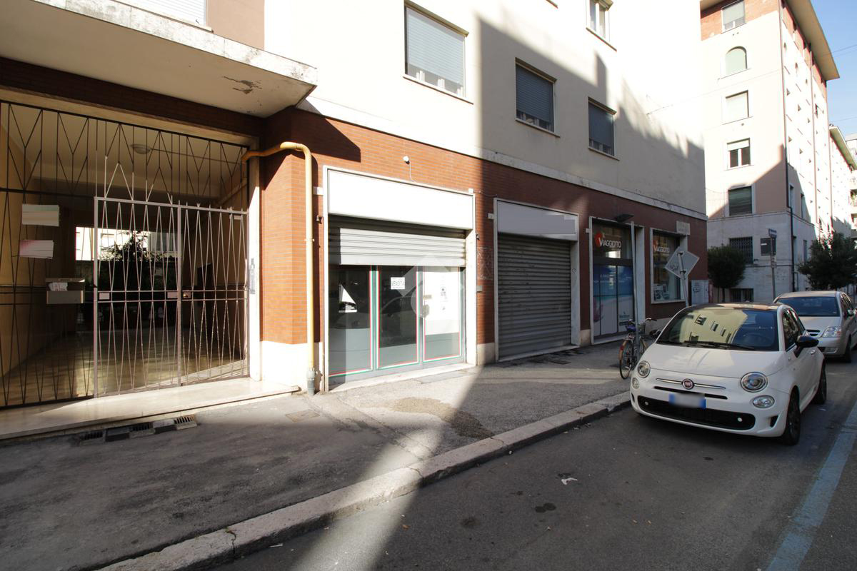 NEGOZIO VENDITA TERNI BATTISTI