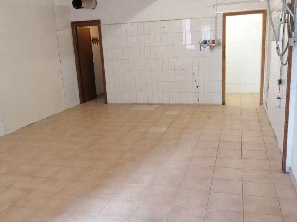 MAGAZZINO AFFITTO TERNI BORGO RIVO