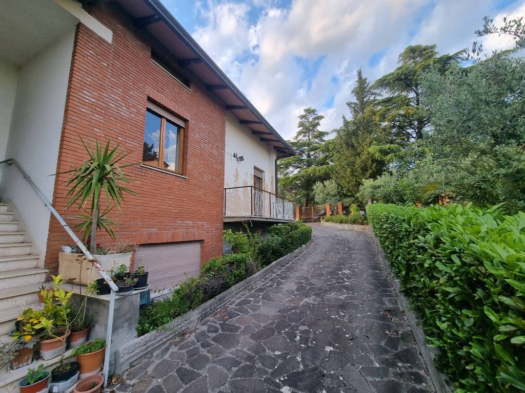 VILLA VENDITA PERUGIA MONTELAGUARDIA