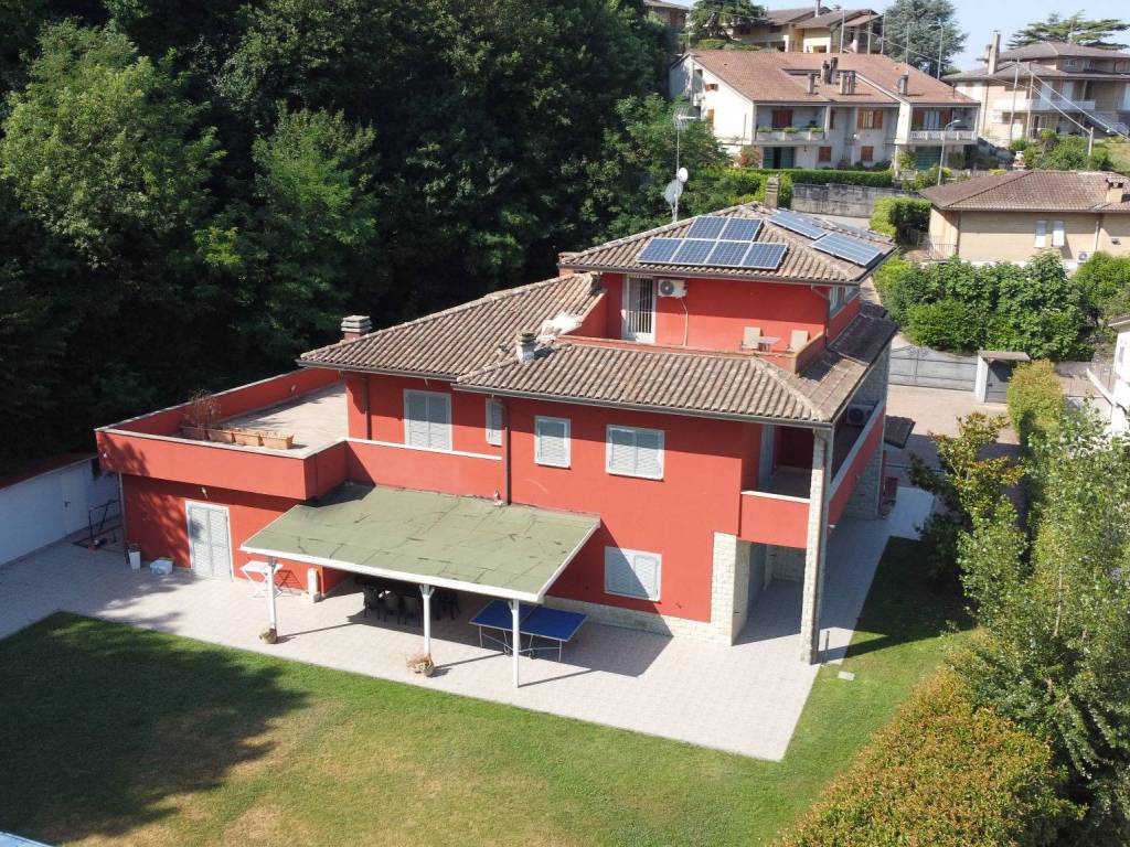 VILLA VENDITA DERUTA