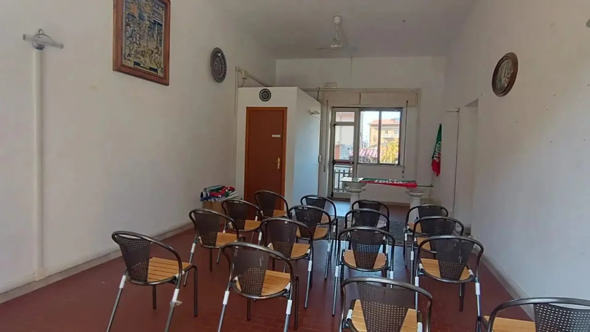 NEGOZIO VENDITA DERUTA