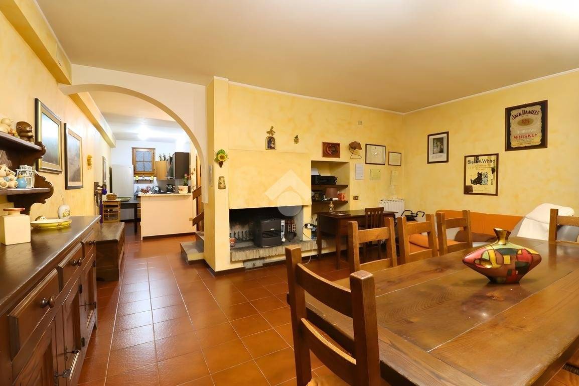 VILLA A SCHIERA VENDITA TERNI CESURE VALENZA