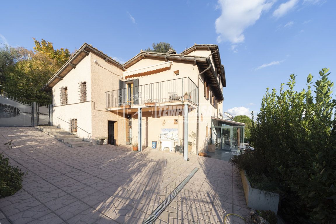 VILLA VENDITA PERUGIA MONTELUCE