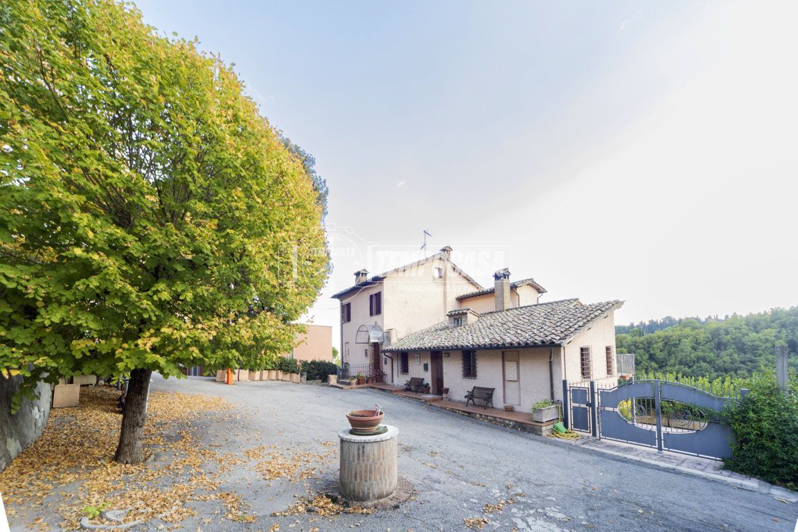 VILLA VENDITA PERUGIA MONTELUCE