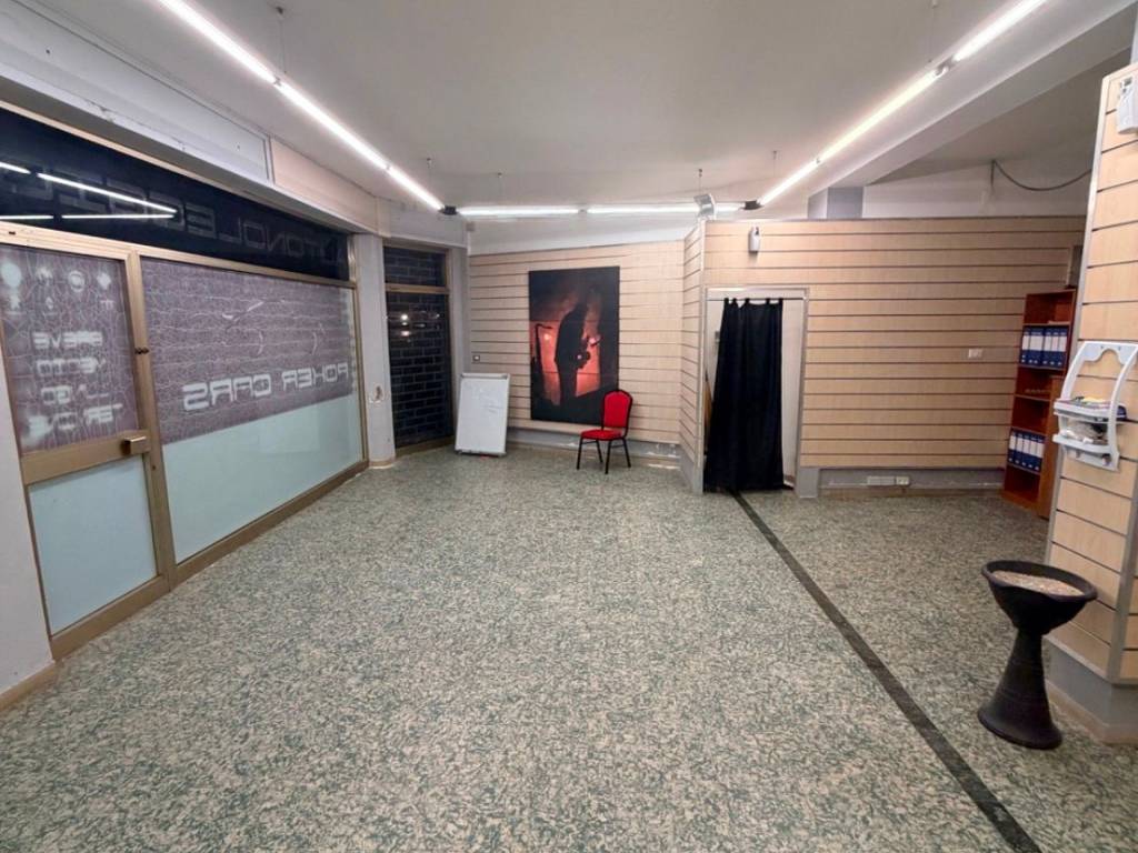 NEGOZIO VENDITA PERUGIA FERRO DI CAVALLO