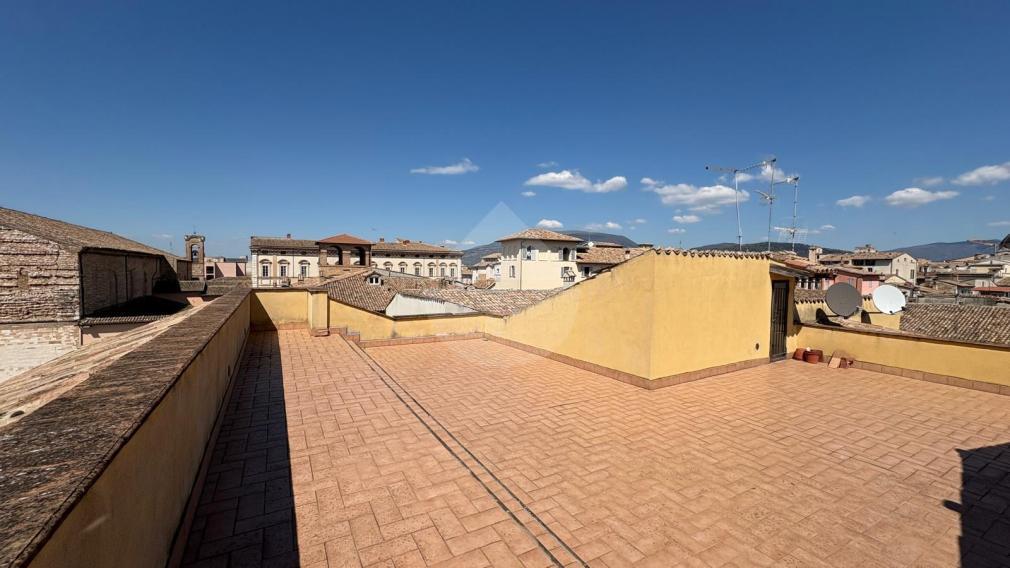 APPARTAMENTO VENDITA FOLIGNO CENTRO STORICO