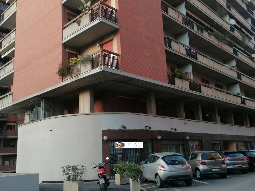 NEGOZIO VENDITA PERUGIA ZONA GALLENGA