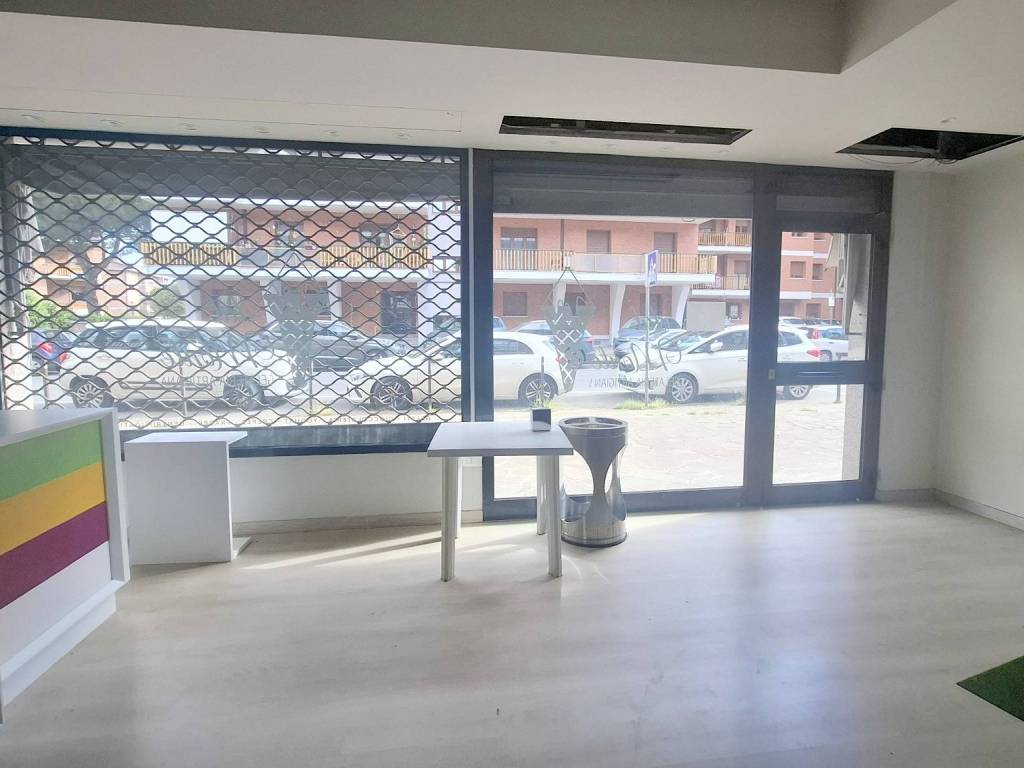 NEGOZIO AFFITTO PERUGIA FERRO DI CAVALLO