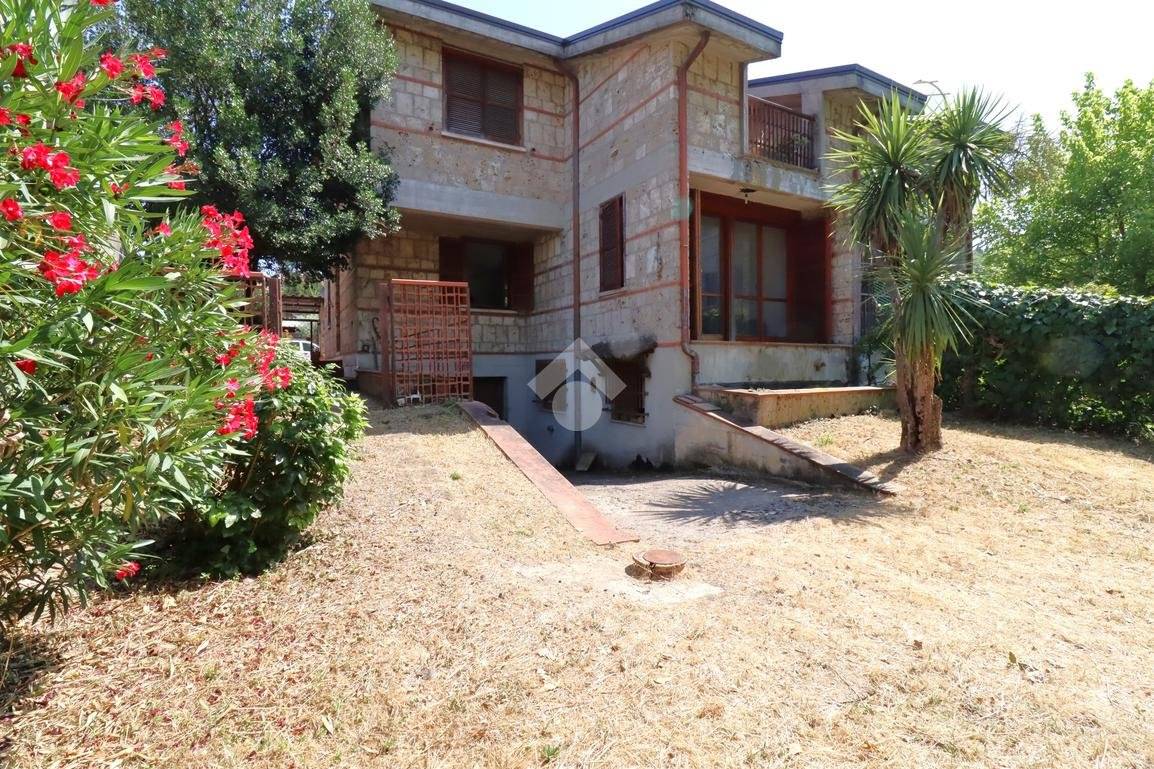 VILLA BIFAMILIARE VENDITA TERNI VALENZA