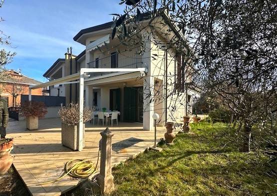 VILLA PORZIONE VENDITA PERUGIA PILA