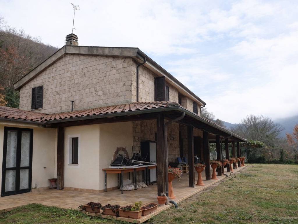 VILLA VENDITA TERNI LABRO