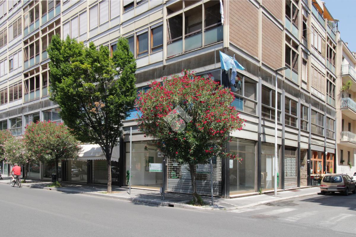 NEGOZIO AFFITTO TERNI BATTISTI