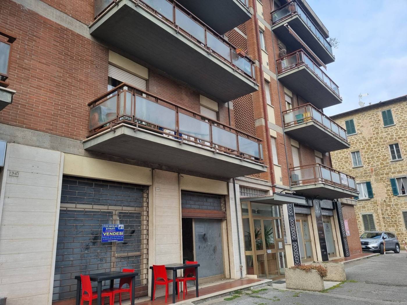MAGAZZINO VENDITA PERUGIA PONTE FELCINO