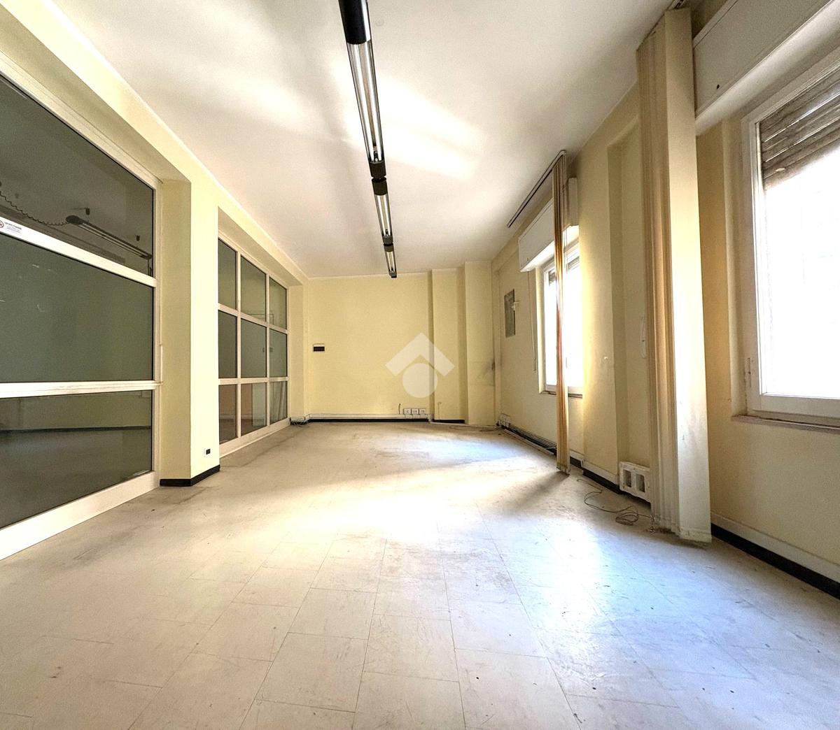 NEGOZIO AFFITTO TERNI CENTRO STORICO