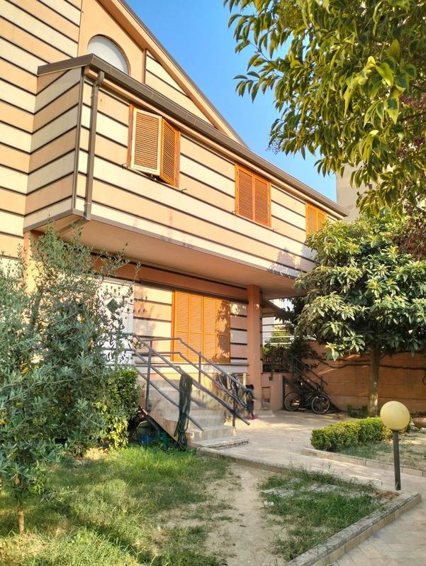VILLA A SCHIERA VENDITA TERNI COSPEA