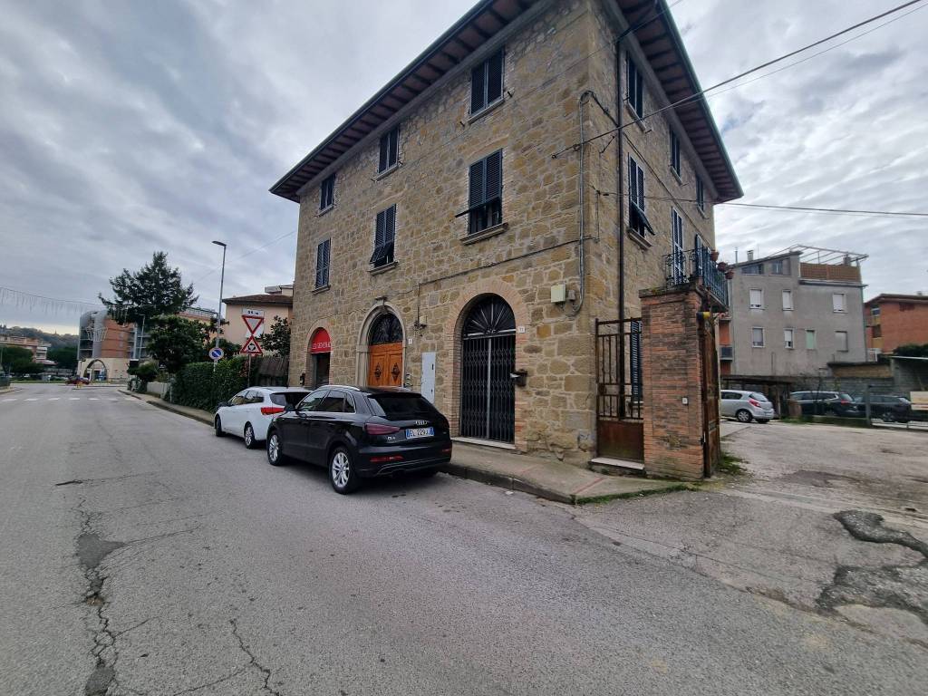 LABORATORIO VENDITA PERUGIA PONTE FELCINO