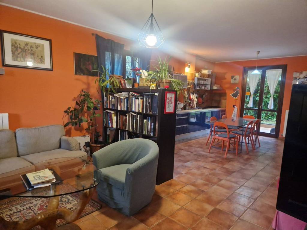 VILLA A SCHIERA VENDITA PERUGIA MONTELAGUARDIA