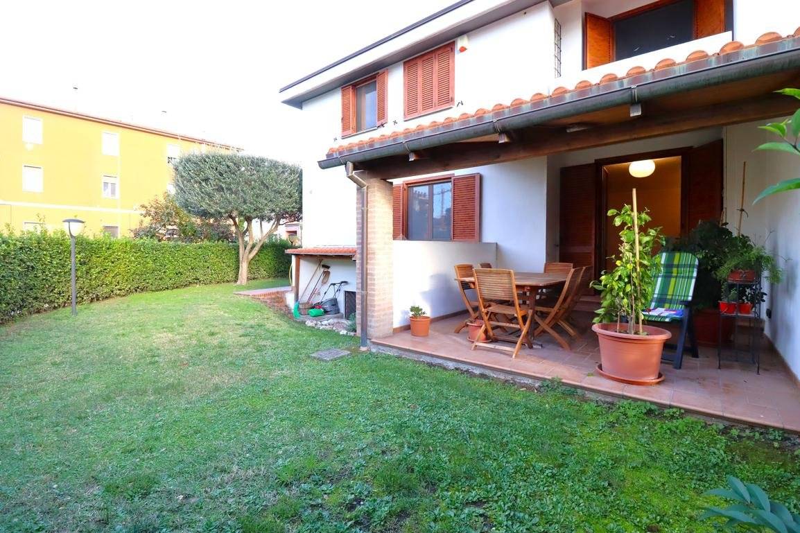 VILLA A SCHIERA VENDITA TERNI ZONA OSPEDALE