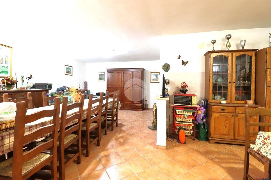 VILLA A SCHIERA VENDITA STRONCONE