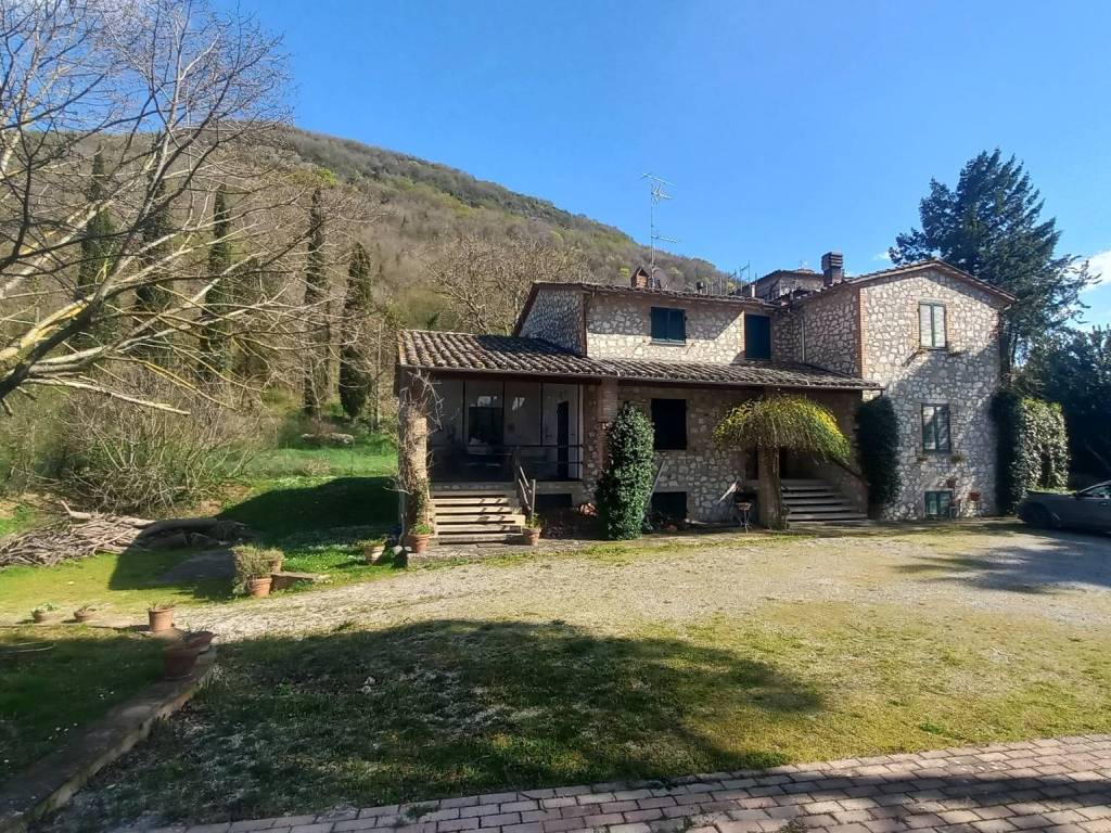 VILLA VENDITA PERUGIA MONTE TEZIO