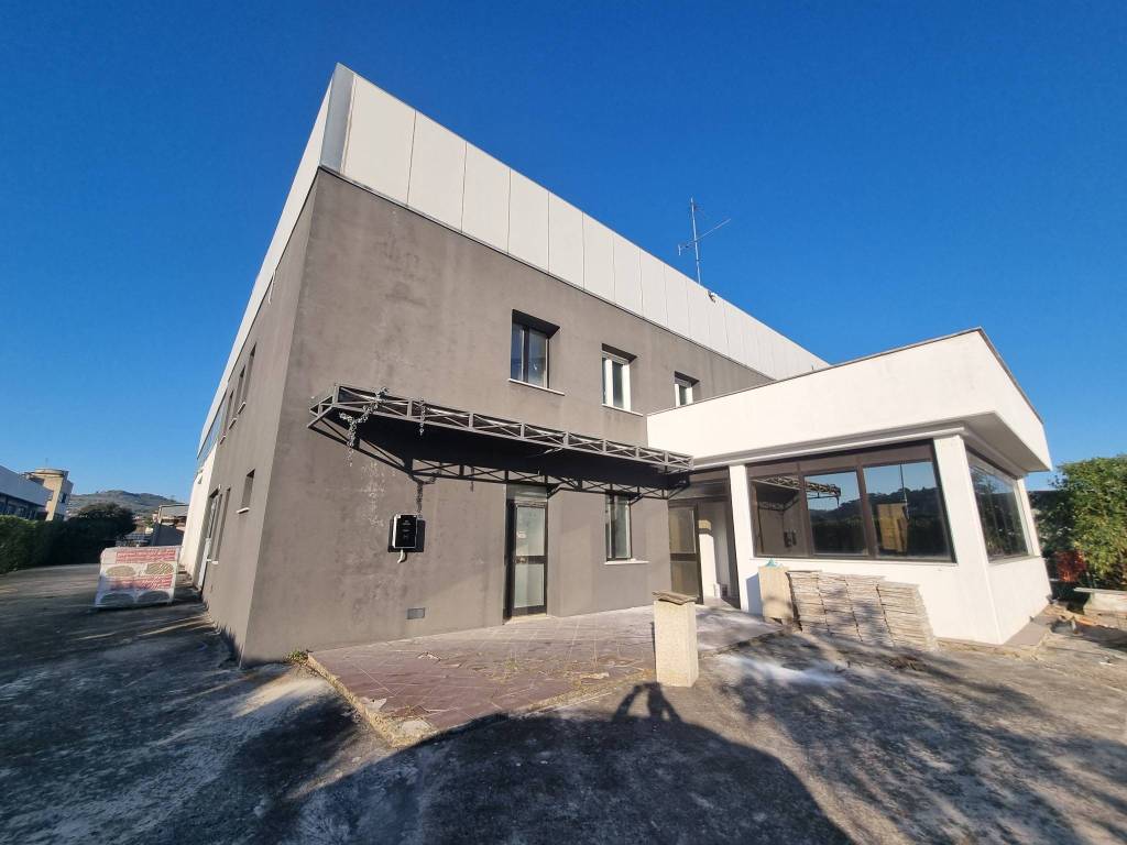 CAPANNONE VENDITA PERUGIA PONTE FELCINO