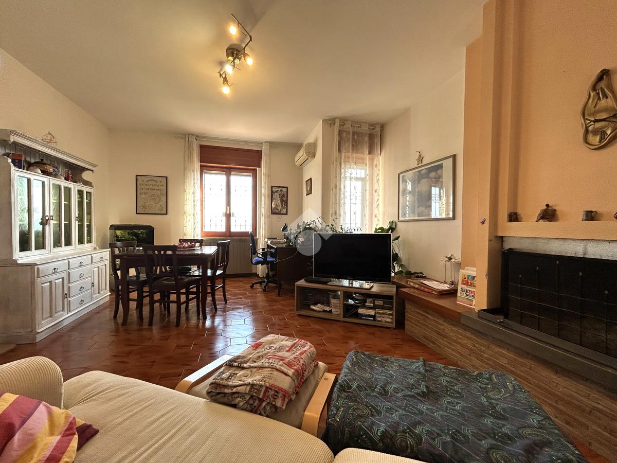 VILLA VENDITA MONTECASTRILLI