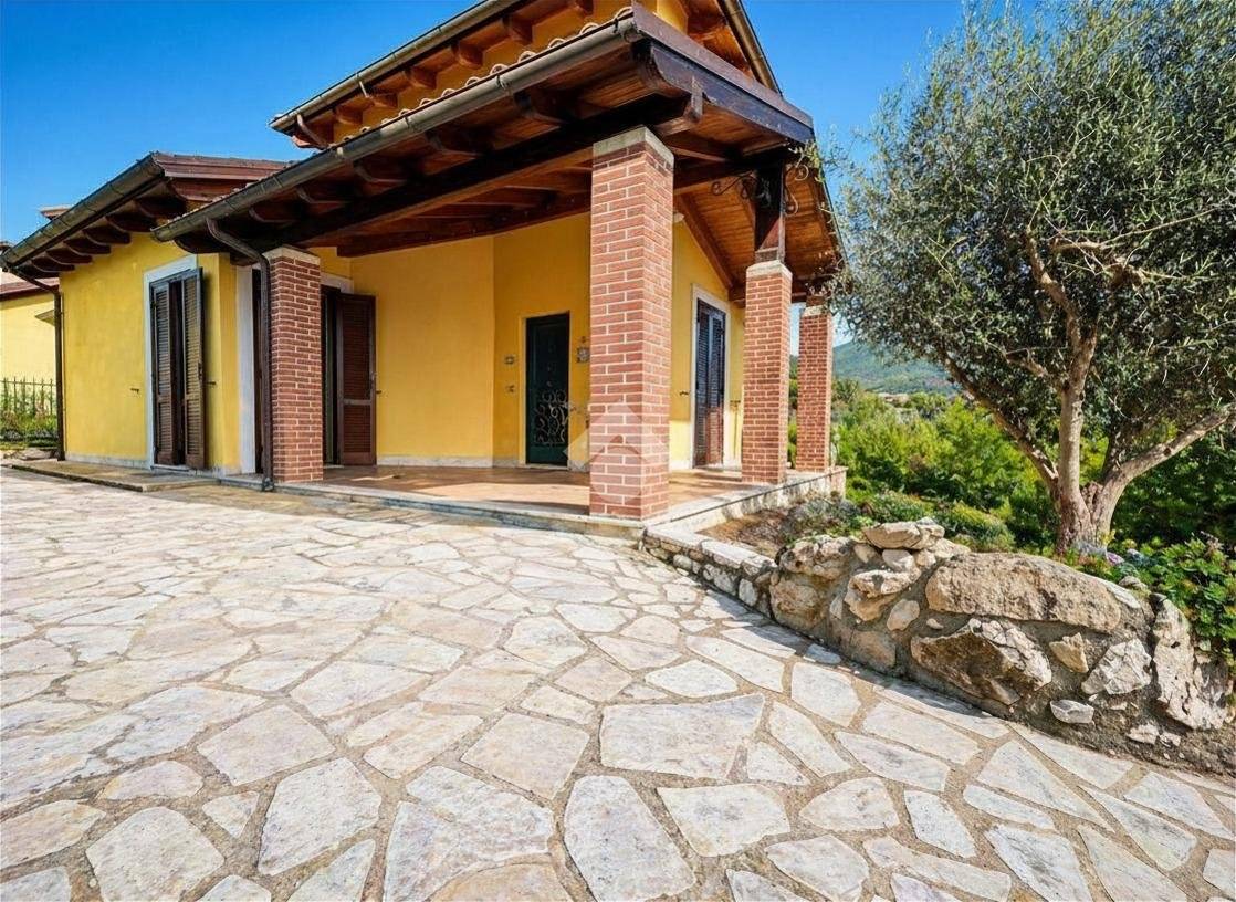 VILLA VENDITA STRONCONE