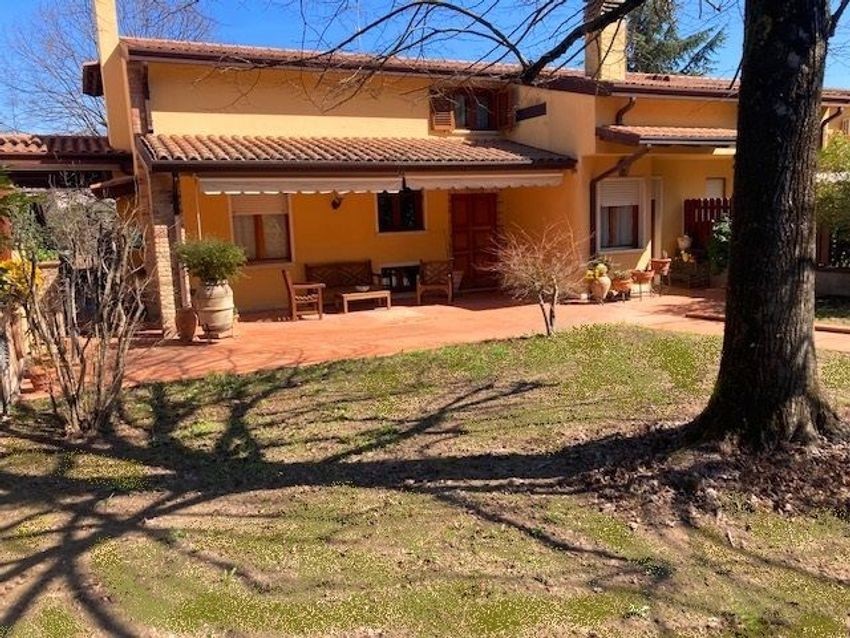 VILLA PORZIONE VENDITA PERUGIA LACUGNANO