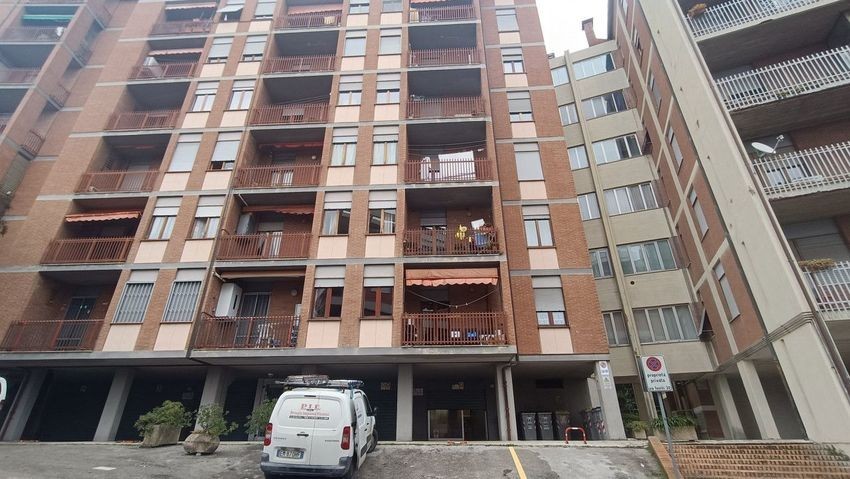 MAGAZZINO VENDITA PERUGIA ELCE