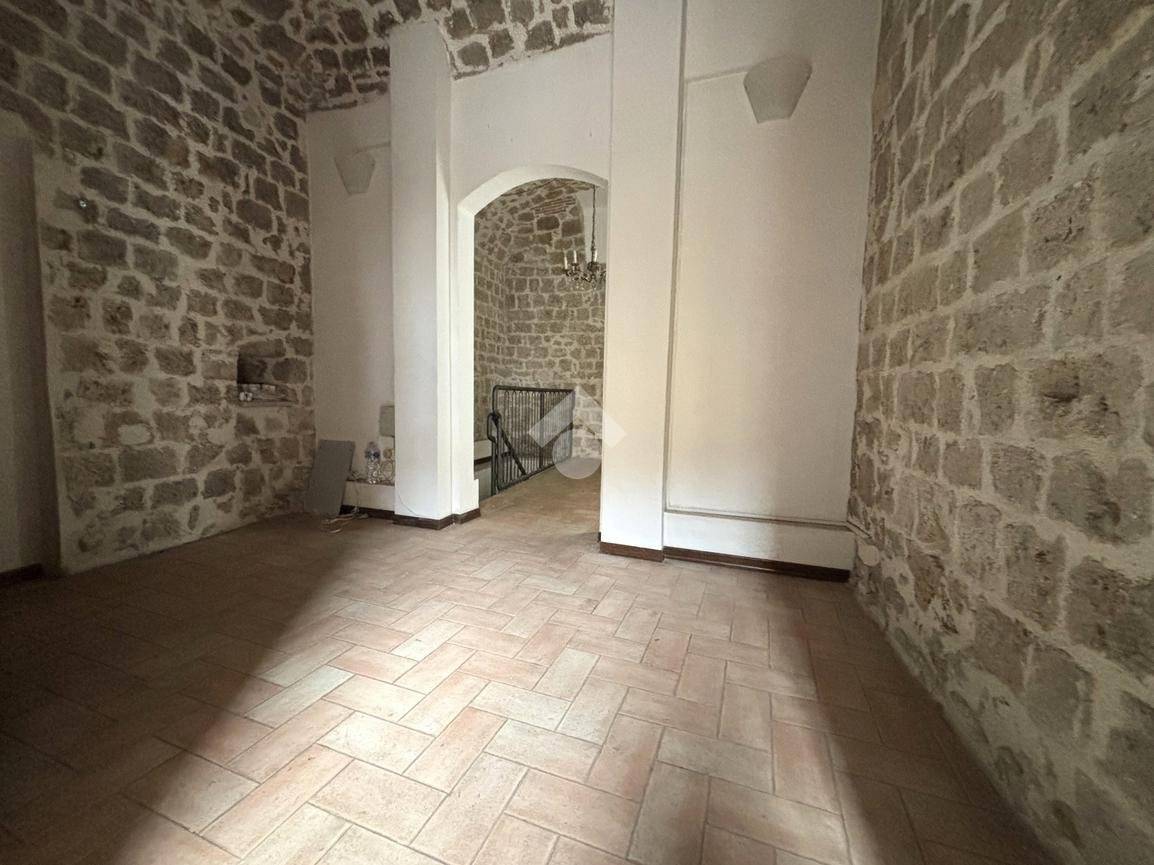 NEGOZIO VENDITA TERNI CENTRO STORICO